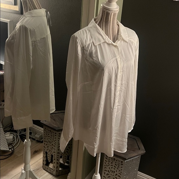 torrid Tops - NWT. Torrid, size 2X, White Button Down Shirt